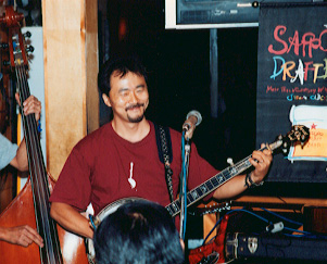 satohiko play banjo